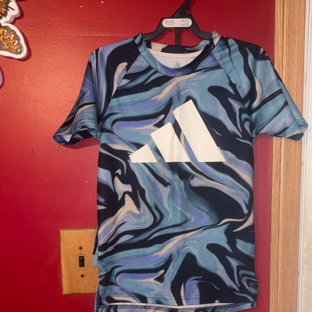 Adidas Set! 7 Swirl Pattern Tee and Shorts in Blue and navy